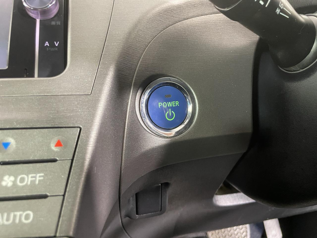 2013 Toyota Prius S Hatchback REVERSING CAMERA + AUTO LIGHTS + PUSH START