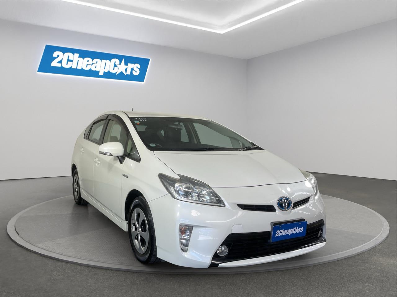 2013 Toyota Prius S Hatchback REVERSING CAMERA + AUTO LIGHTS + PUSH START