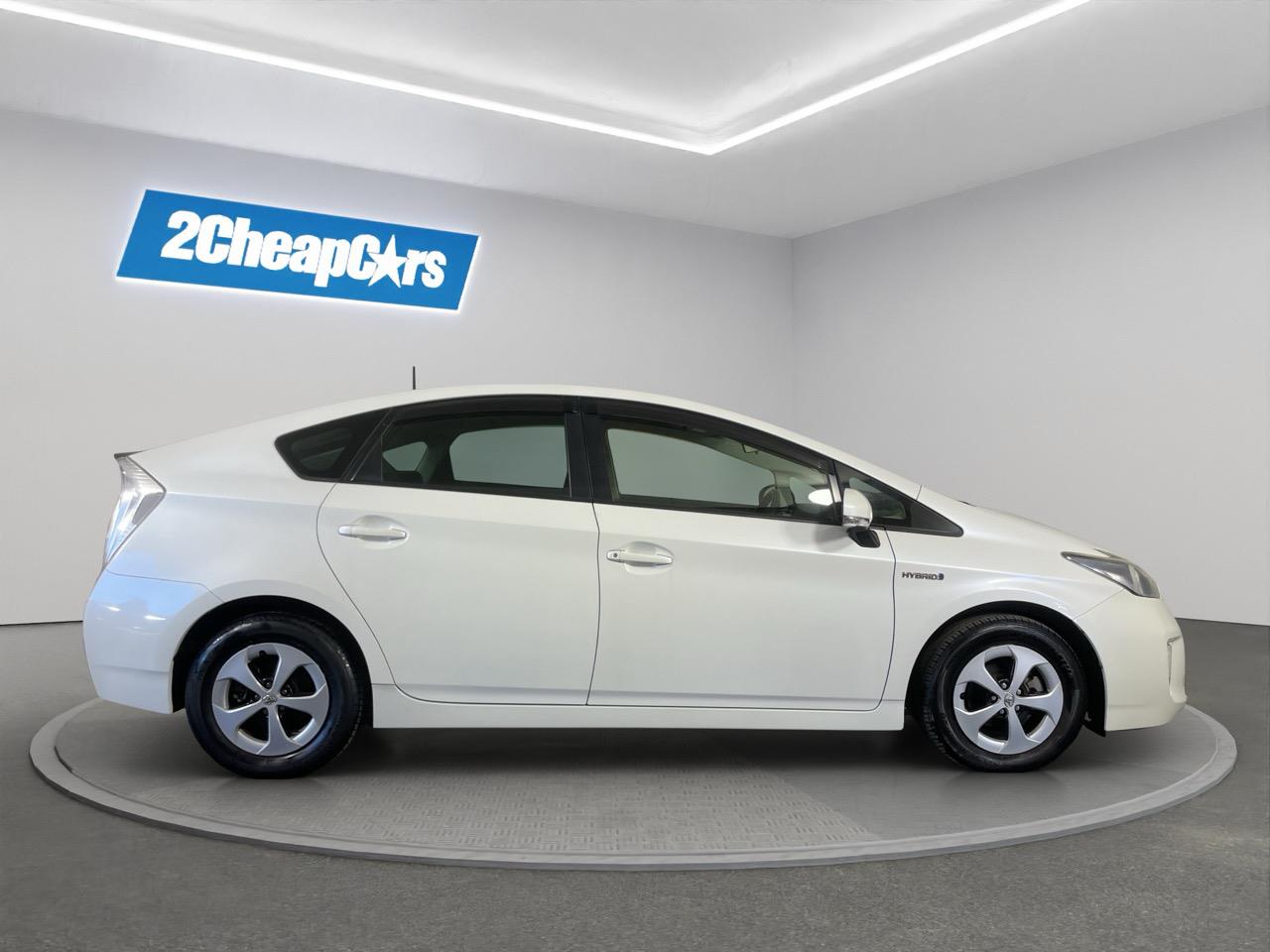 2013 Toyota Prius S Hatchback REVERSING CAMERA + AUTO LIGHTS + PUSH START