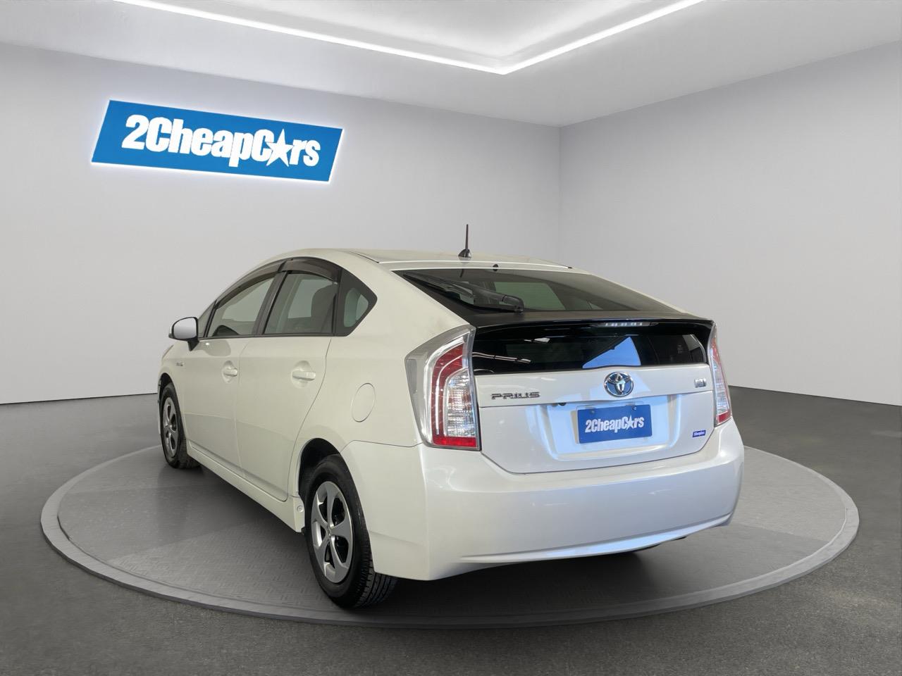 2013 Toyota Prius S Hatchback REVERSING CAMERA + AUTO LIGHTS + PUSH START