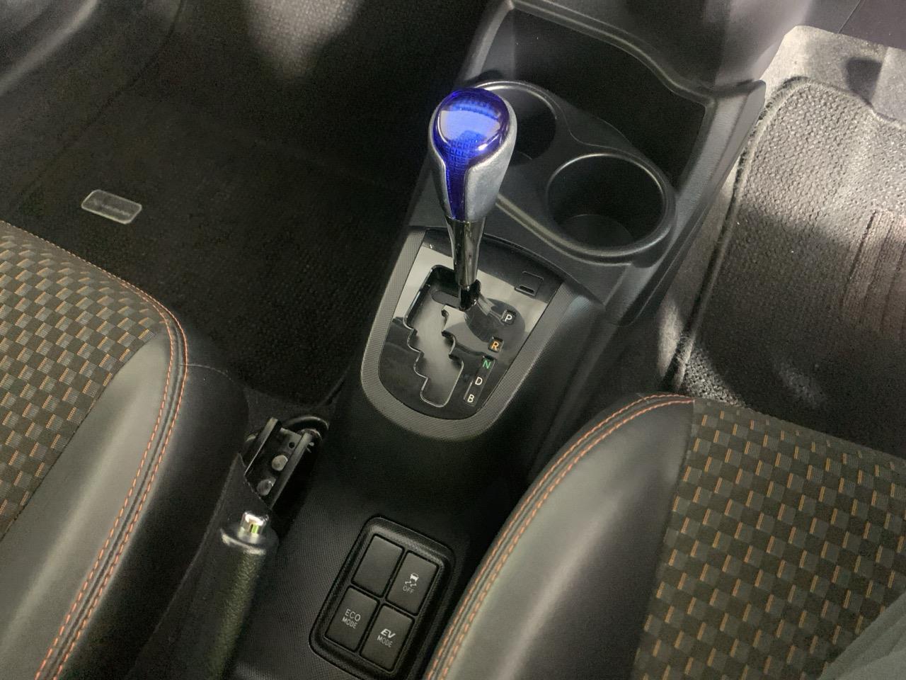 2015 Toyota Aqua X-URBAN Hatchback REVERSING CAMERA + PUSH SRART + AUTO LIGHTS