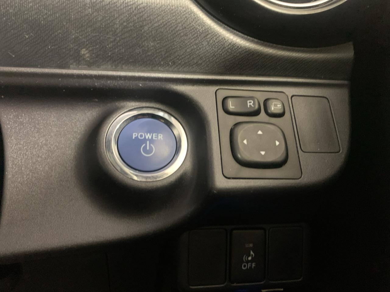 2015 Toyota Aqua X-URBAN Hatchback REVERSING CAMERA + PUSH SRART + AUTO LIGHTS