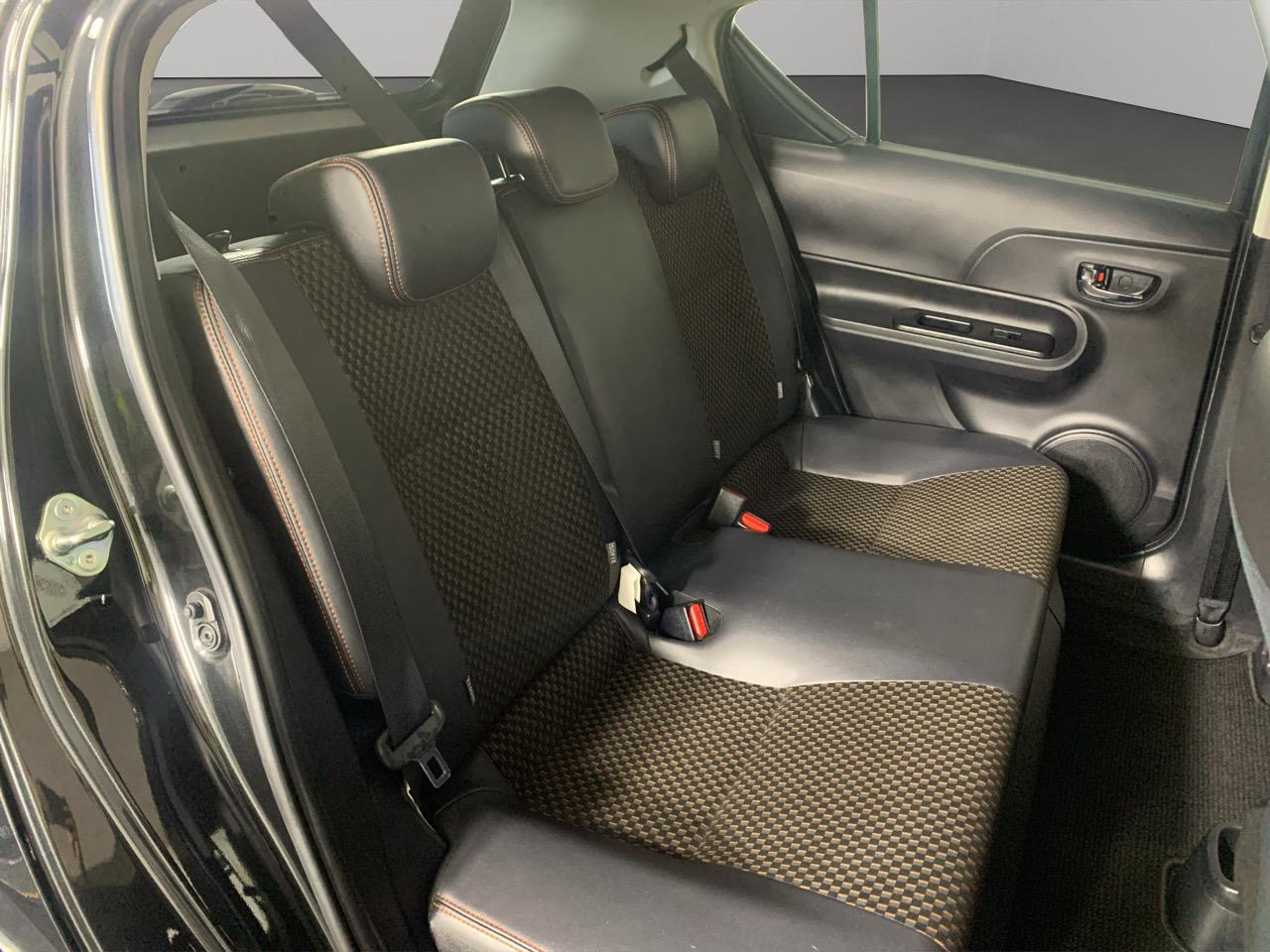 2015 Toyota Aqua X-URBAN Hatchback REVERSING CAMERA + PUSH SRART + AUTO LIGHTS