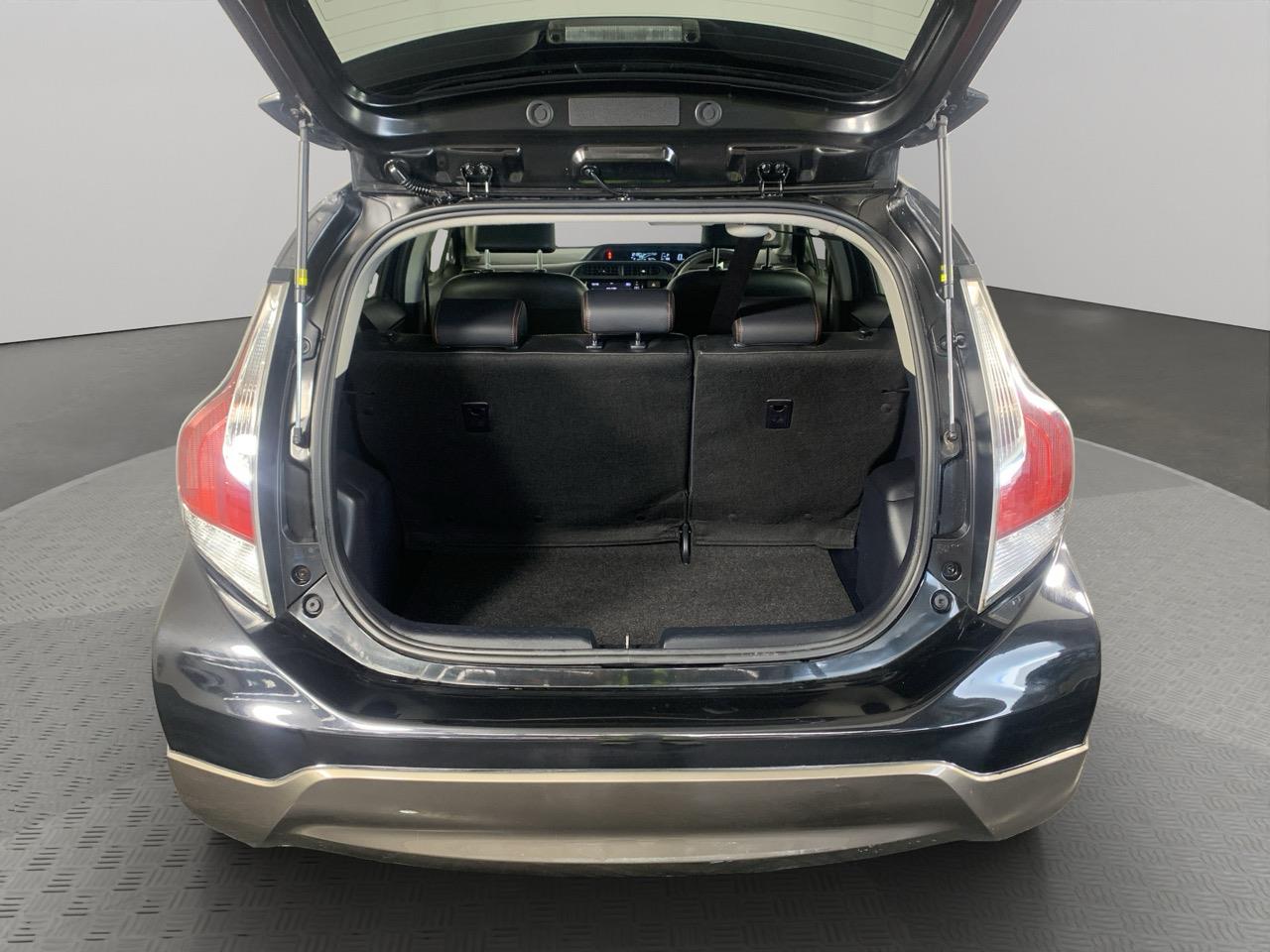 2015 Toyota Aqua X-URBAN Hatchback REVERSING CAMERA + PUSH SRART + AUTO LIGHTS