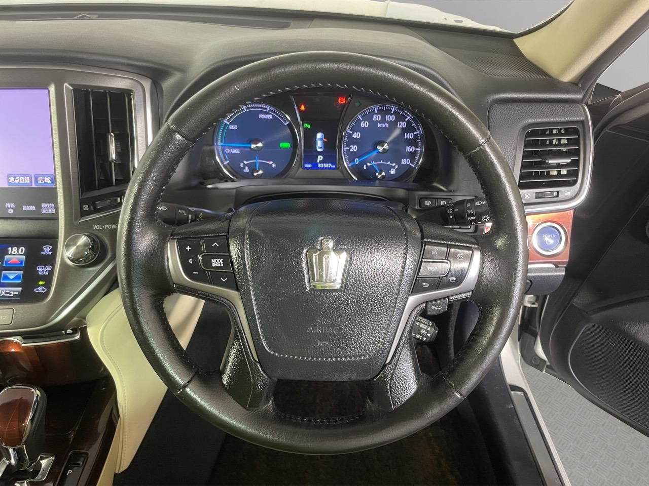 2013 Toyota Crown Hybrid Royal Saloon Sedan REVERSING CAMERA + PARKING SENSORS