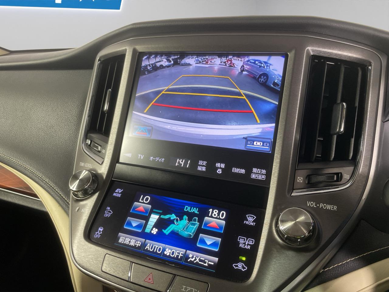 2013 Toyota Crown Hybrid Royal Saloon Sedan REVERSING CAMERA + PARKING SENSORS