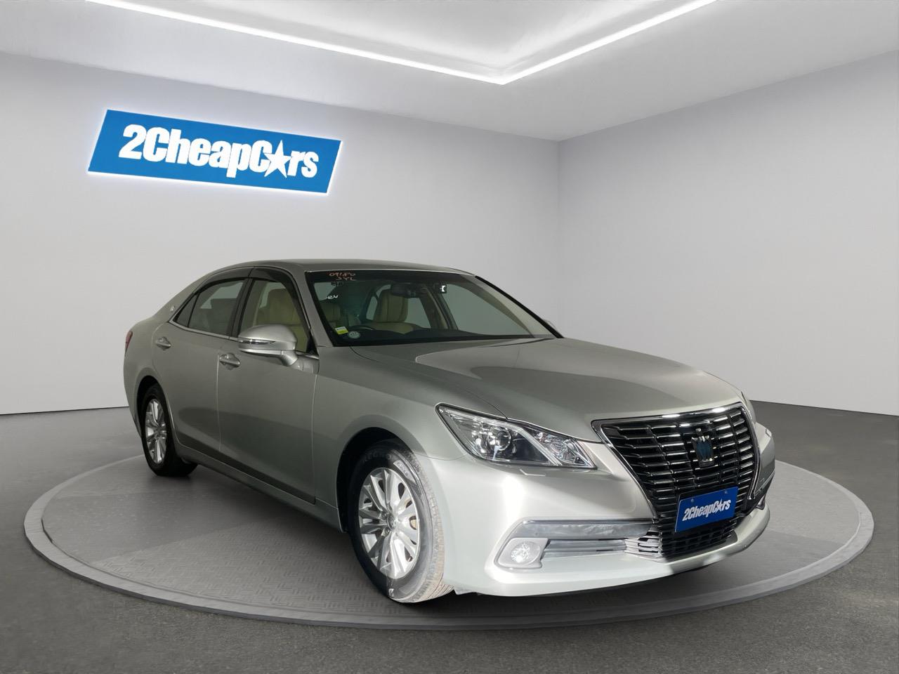 2013 Toyota Crown Hybrid Royal Saloon Sedan REVERSING CAMERA + PARKING SENSORS