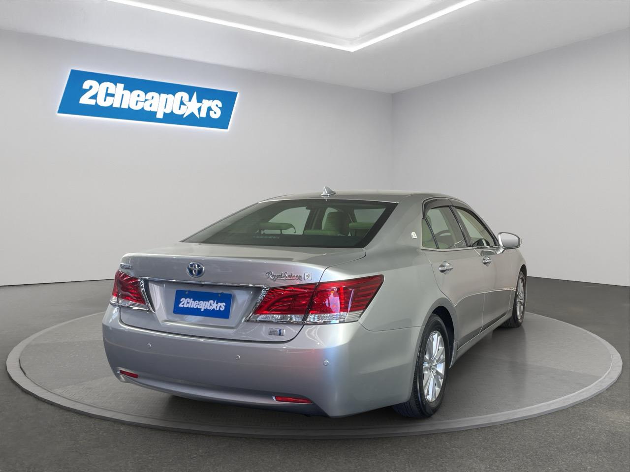 2013 Toyota Crown Hybrid Royal Saloon Sedan REVERSING CAMERA + PARKING SENSORS