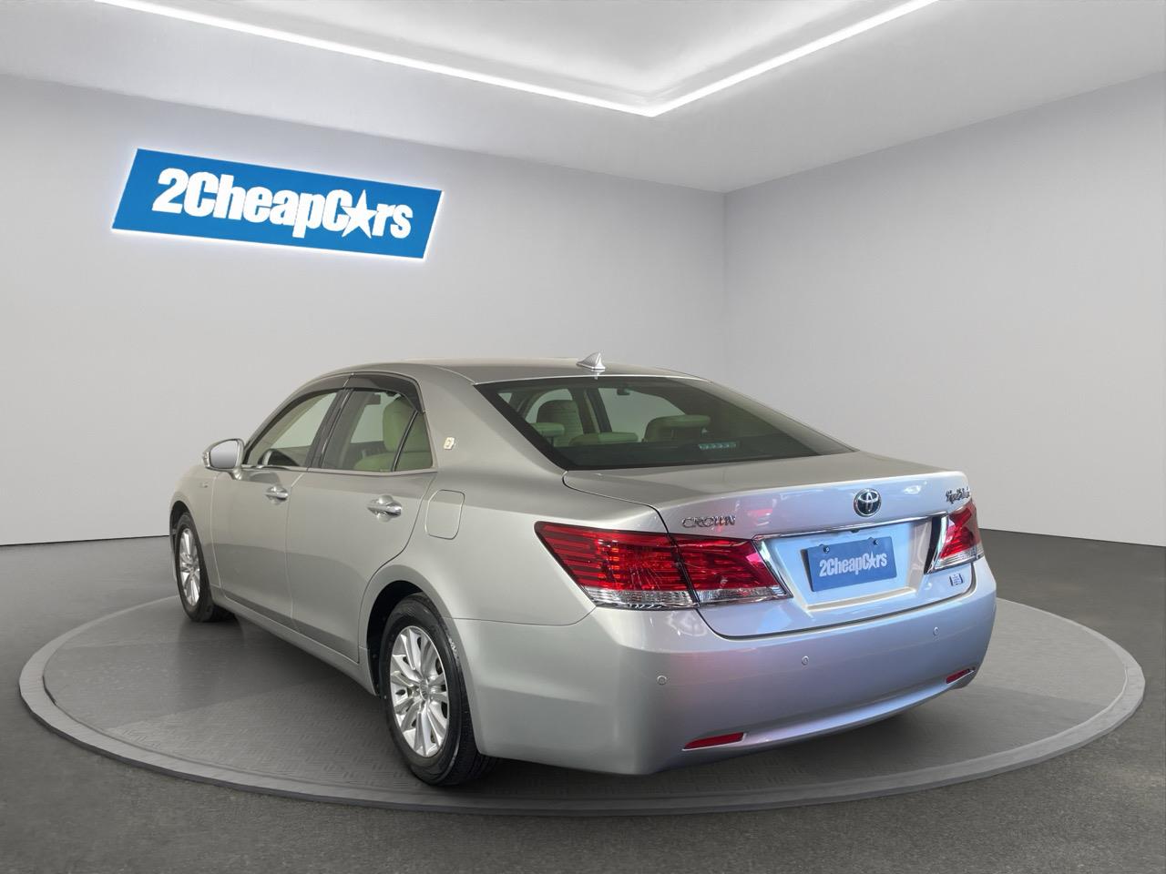 2013 Toyota Crown Hybrid Royal Saloon Sedan REVERSING CAMERA + PARKING SENSORS
