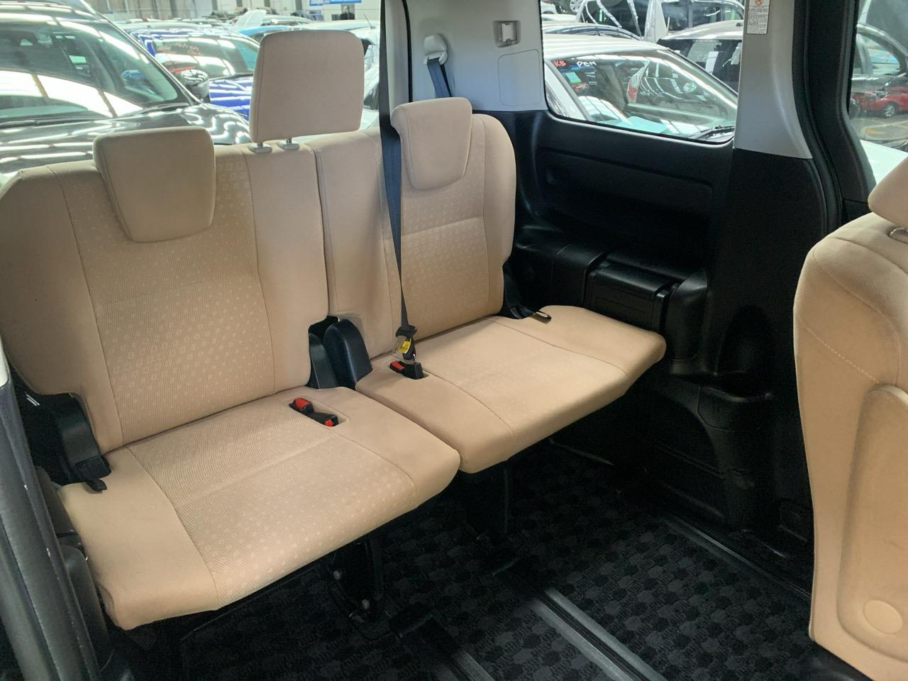 2015 Toyota Noah Hybrid G People Mover CRUISE CONTROL + POWER SLIDING DOORS  
