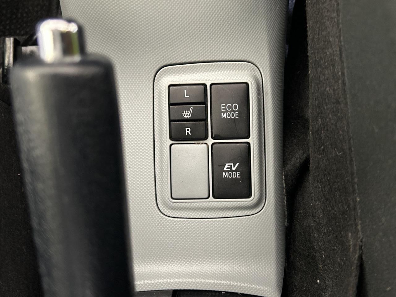 2012 Toyota Aqua S Hatchback SMART KEY + REVERSING CAMERA + HEATED SEATS