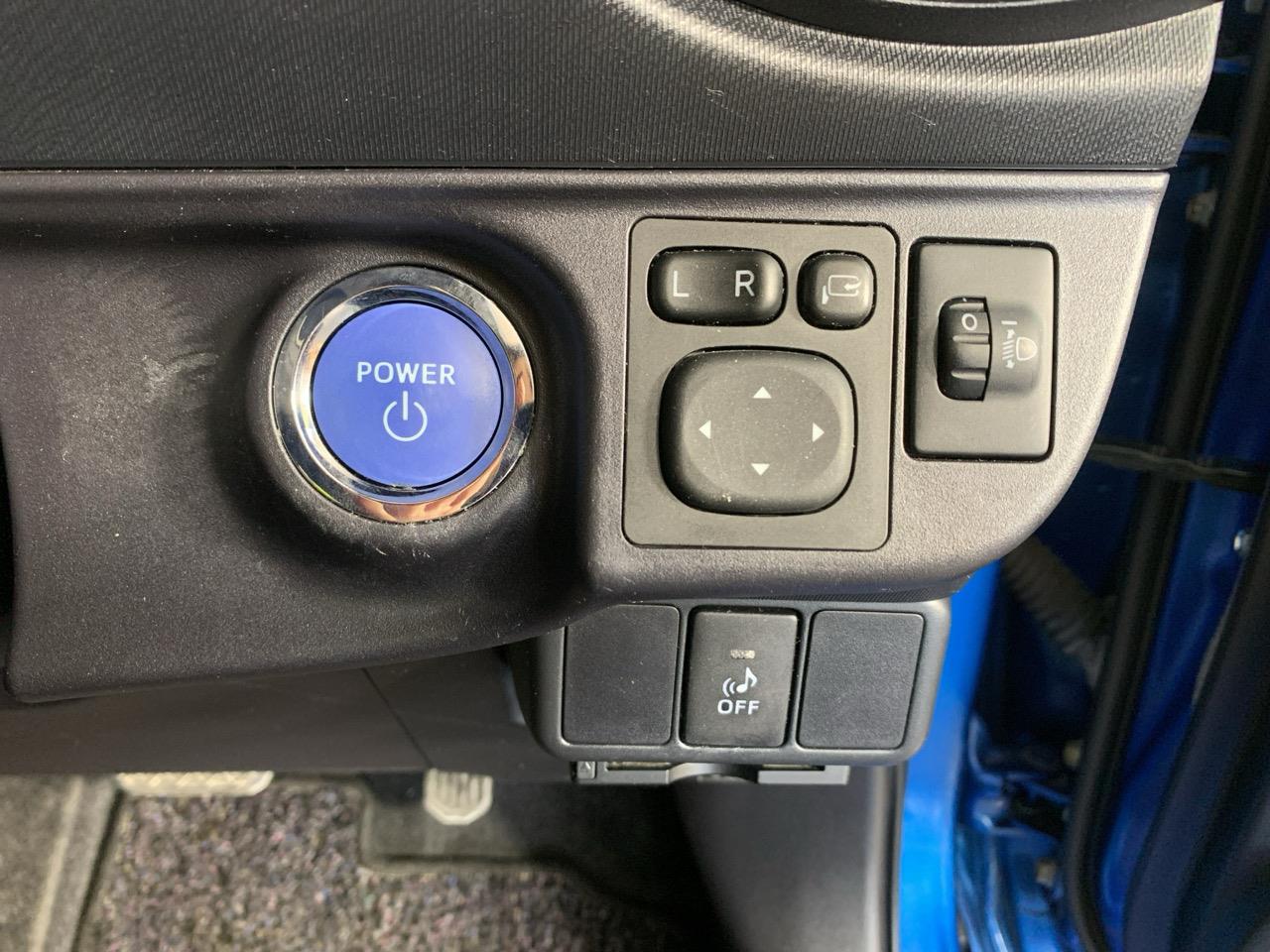 2014 Toyota Aqua S Smart Entry Package Hatchback REVERSING CAMERA + PUSH BUTTON START + AUTO LIGHTS