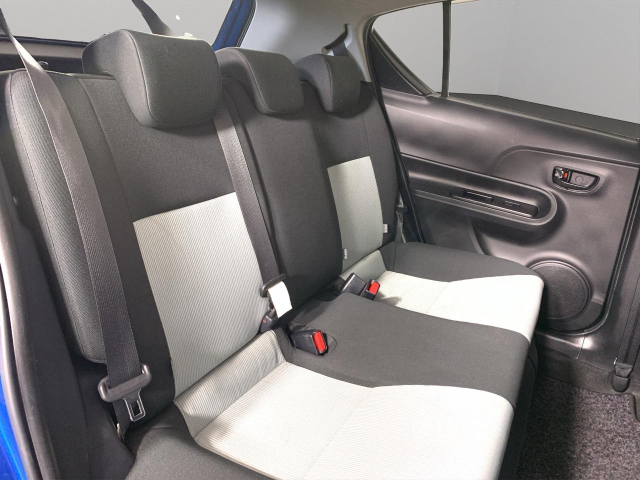 2014 Toyota Aqua S Smart Entry Package Hatchback REVERSING CAMERA + PUSH BUTTON START + AUTO LIGHTS