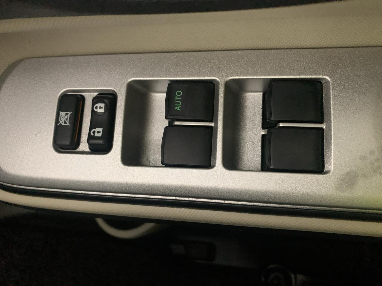 2013 Toyota Aqua G Hatchback LOW KMS + REVERSING CAMERA + PUSH BUTTON START