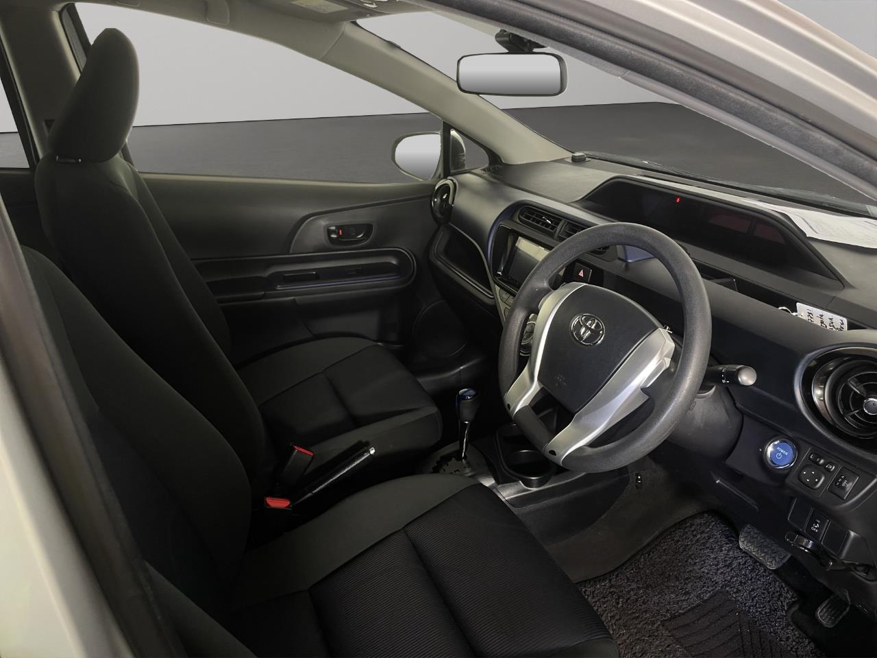 2015 Toyota Aqua Facelift Model G Hatchback REVERSING CAMERA + PUSH BUTTON START + AUTO LIGHTS