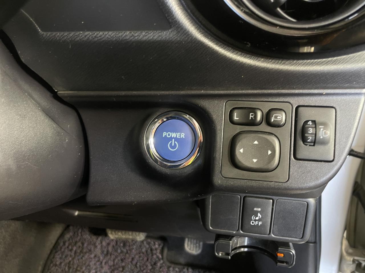 2015 Toyota Aqua Facelift Model G Hatchback REVERSING CAMERA + PUSH BUTTON START + AUTO LIGHTS