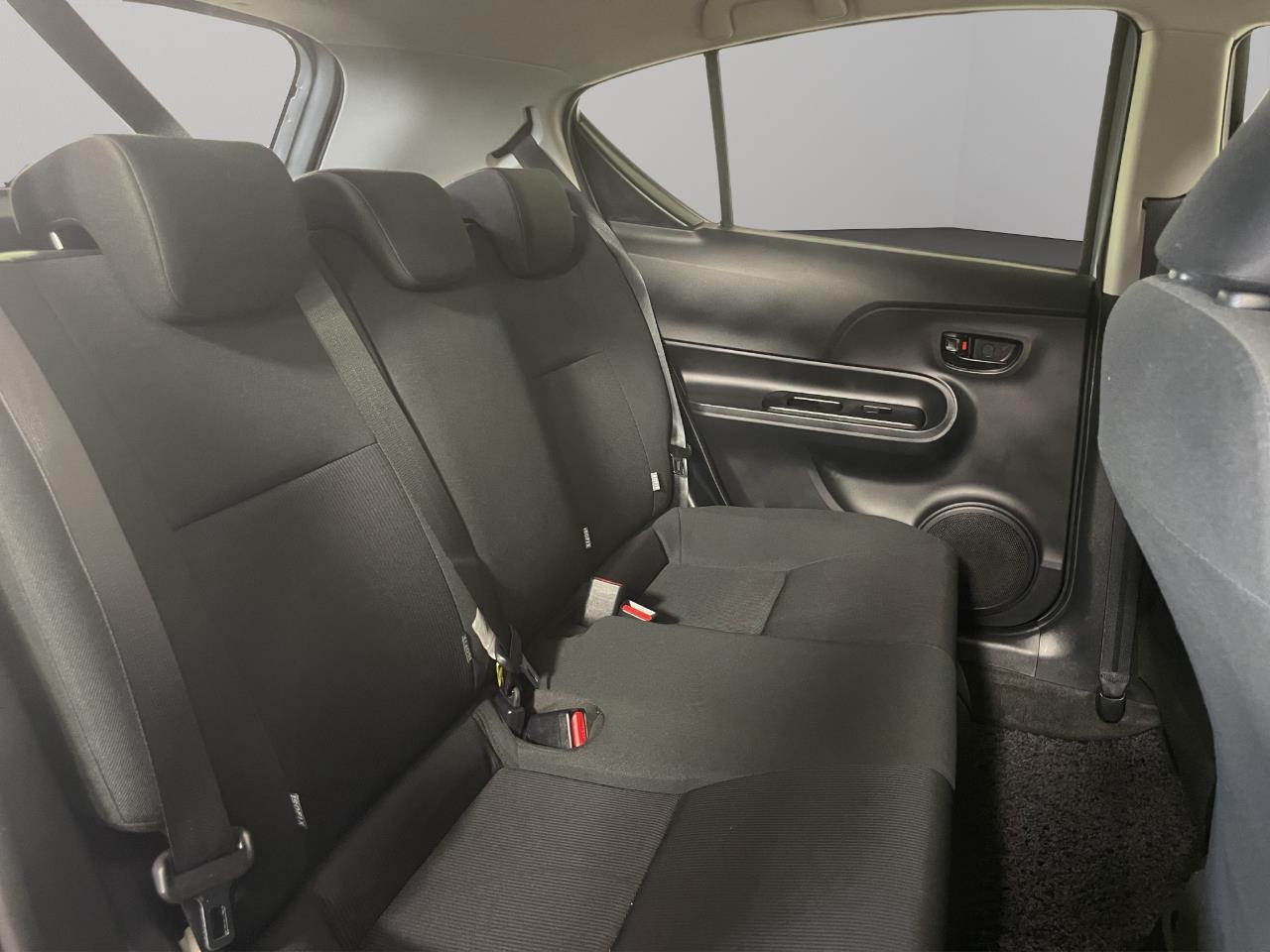 2015 Toyota Aqua Facelift Model G Hatchback REVERSING CAMERA + PUSH BUTTON START + AUTO LIGHTS