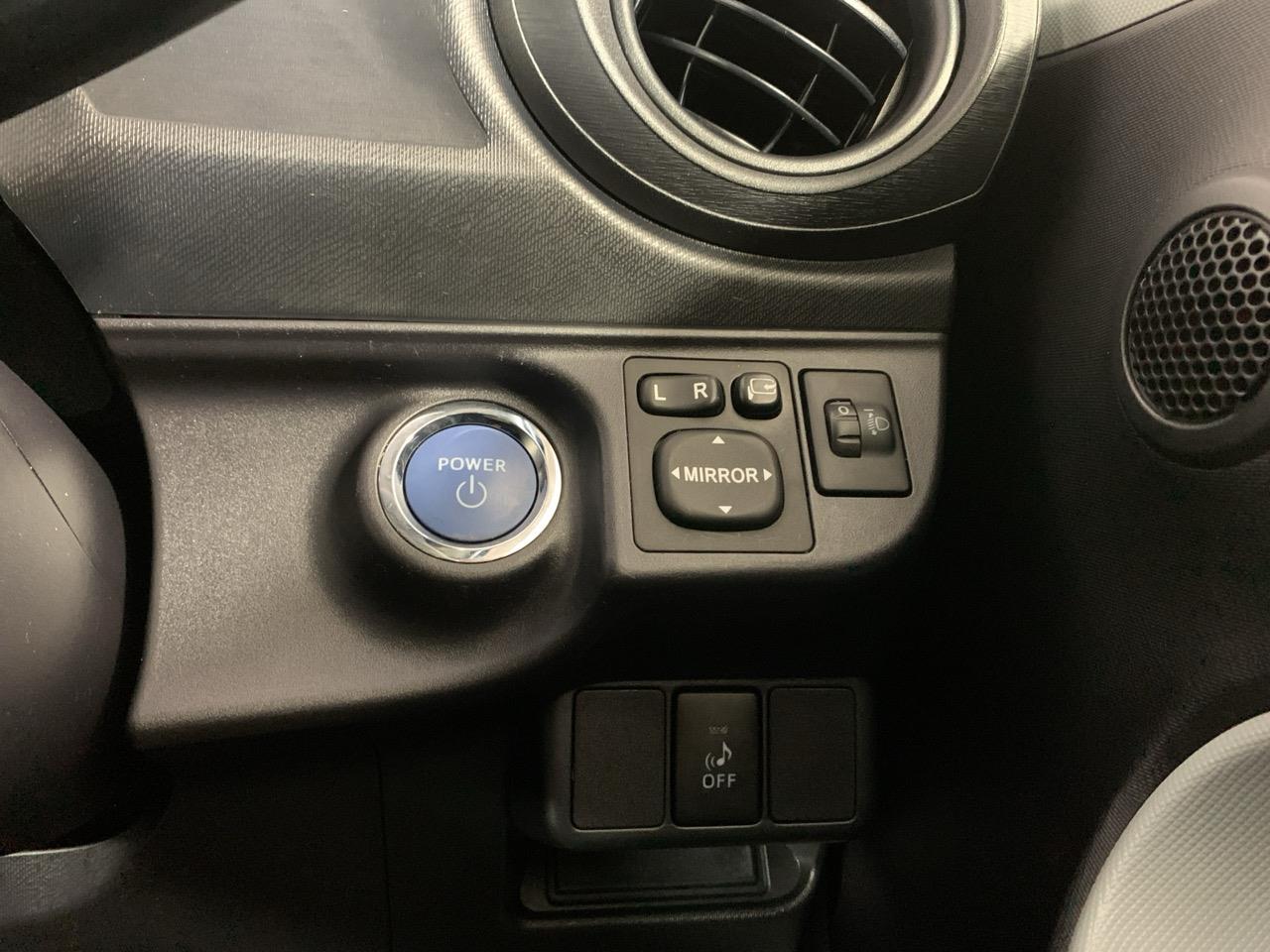 2013 Toyota Aqua G Hatchback PUSH SRART + AUTO LIGHTS + REVESING CAMERA