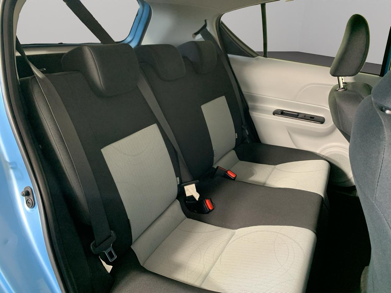 2013 Toyota Aqua G Hatchback PUSH SRART + AUTO LIGHTS + REVESING CAMERA