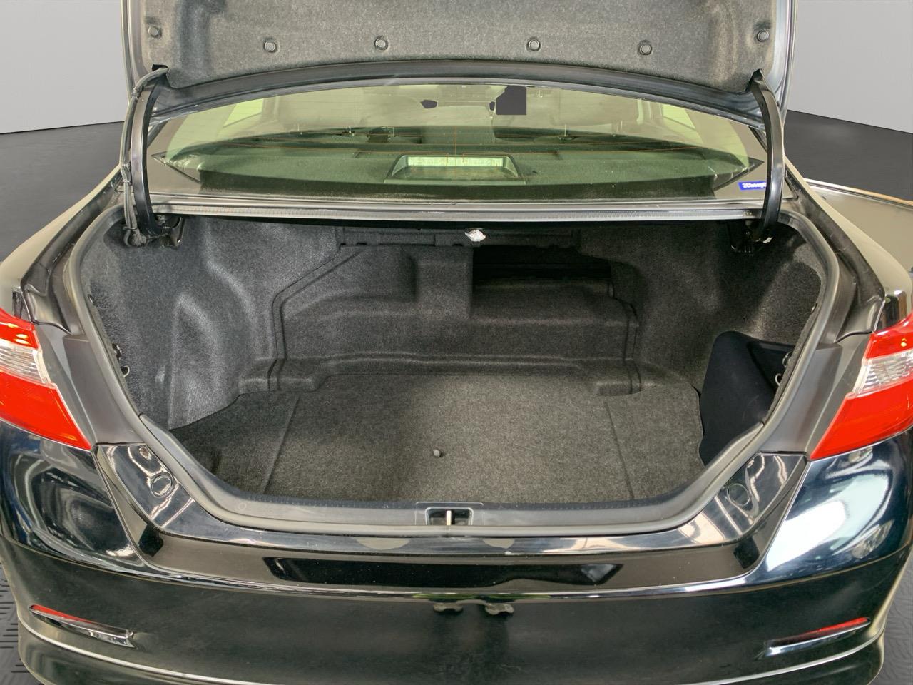 2012 Toyota Camry Hybrid Sedan POWER ADJUSTMENT SEATS + PUSH BUTTON START