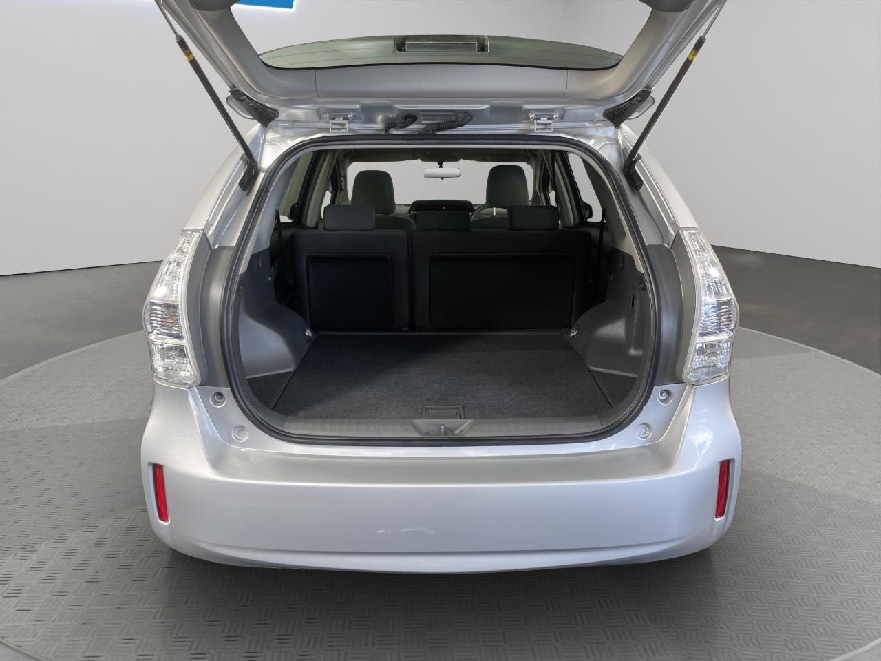 2012 Toyota Prius Alpha S Station Wagon REVERSING CAMERA + SMART KEY + AUTO LIGHTS