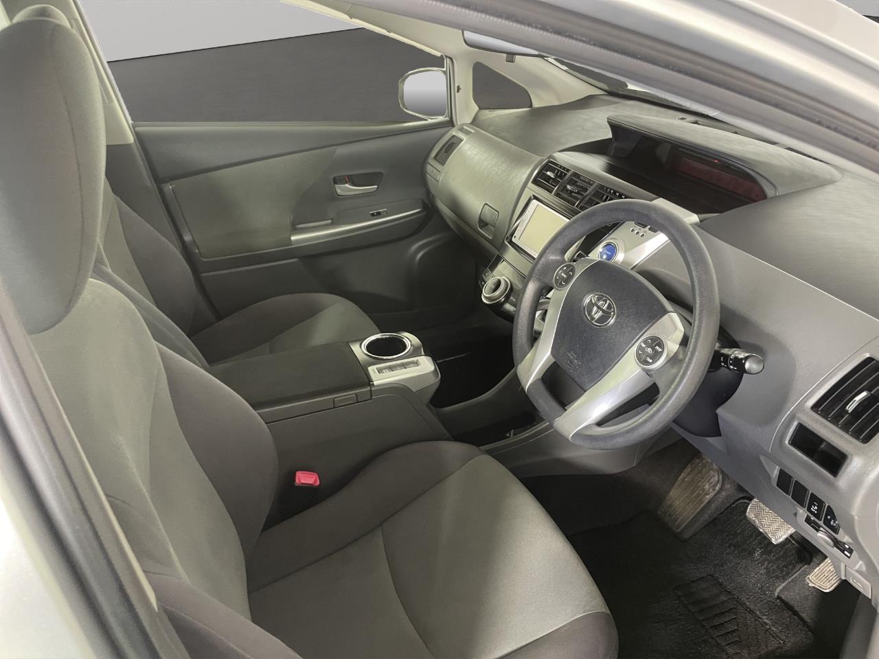 2012 Toyota Prius Alpha S Station Wagon REVERSING CAMERA + SMART KEY + AUTO LIGHTS