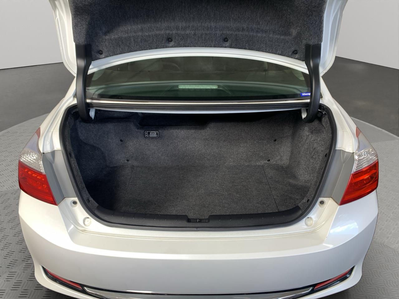 2013 Honda Accord HYBRID EX Sedan CRUISE CONTROL + POWER ADJUSTMENT SEATS