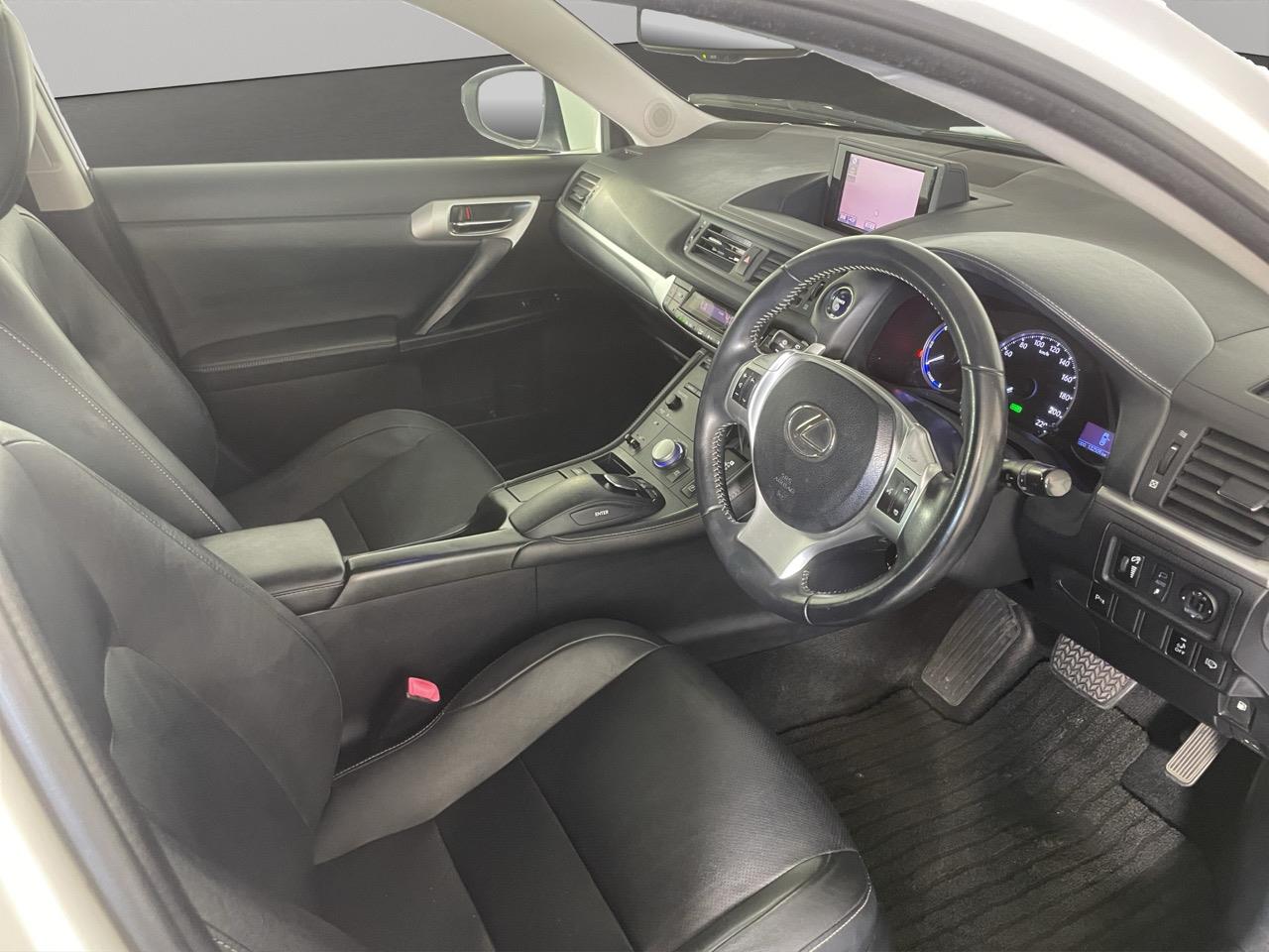 2012 Lexus CT200h Version L Hatchback HEATED SEATS + REVERSING CAMERA + PUSH START