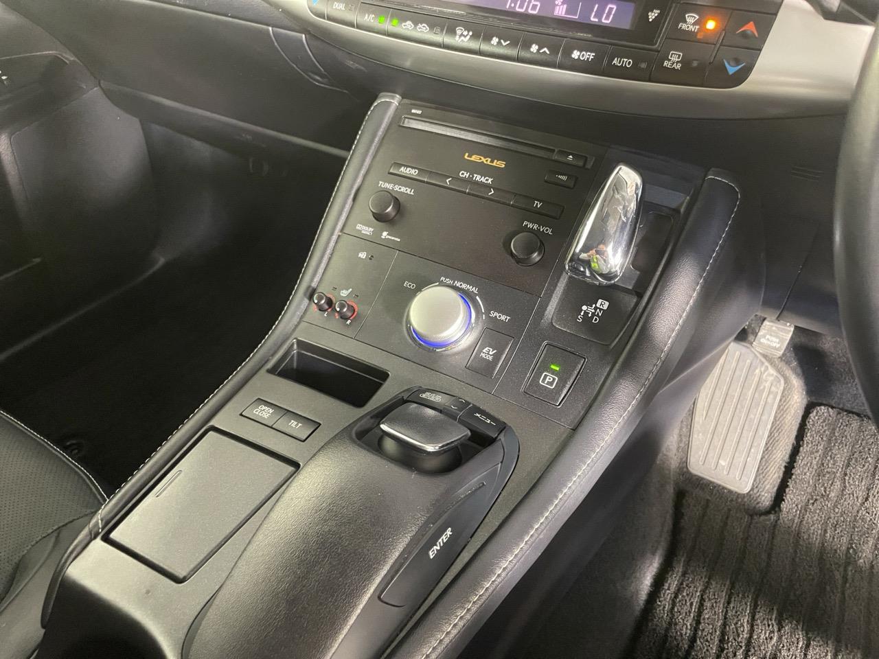 2012 Lexus CT200h Version L Hatchback HEATED SEATS + REVERSING CAMERA + PUSH START