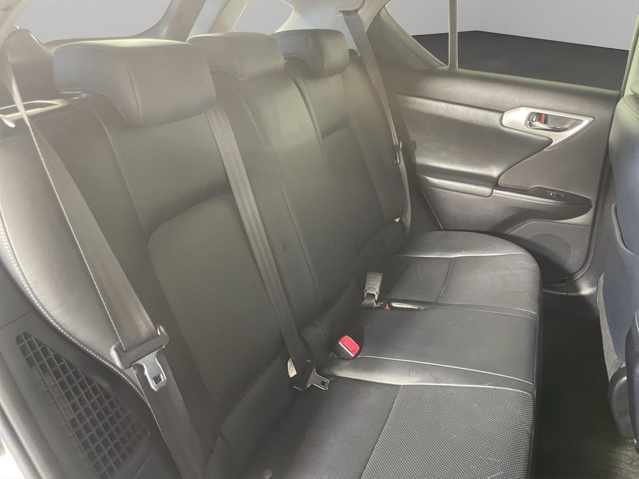 2012 Lexus CT200h Version L Hatchback HEATED SEATS + REVERSING CAMERA + PUSH START