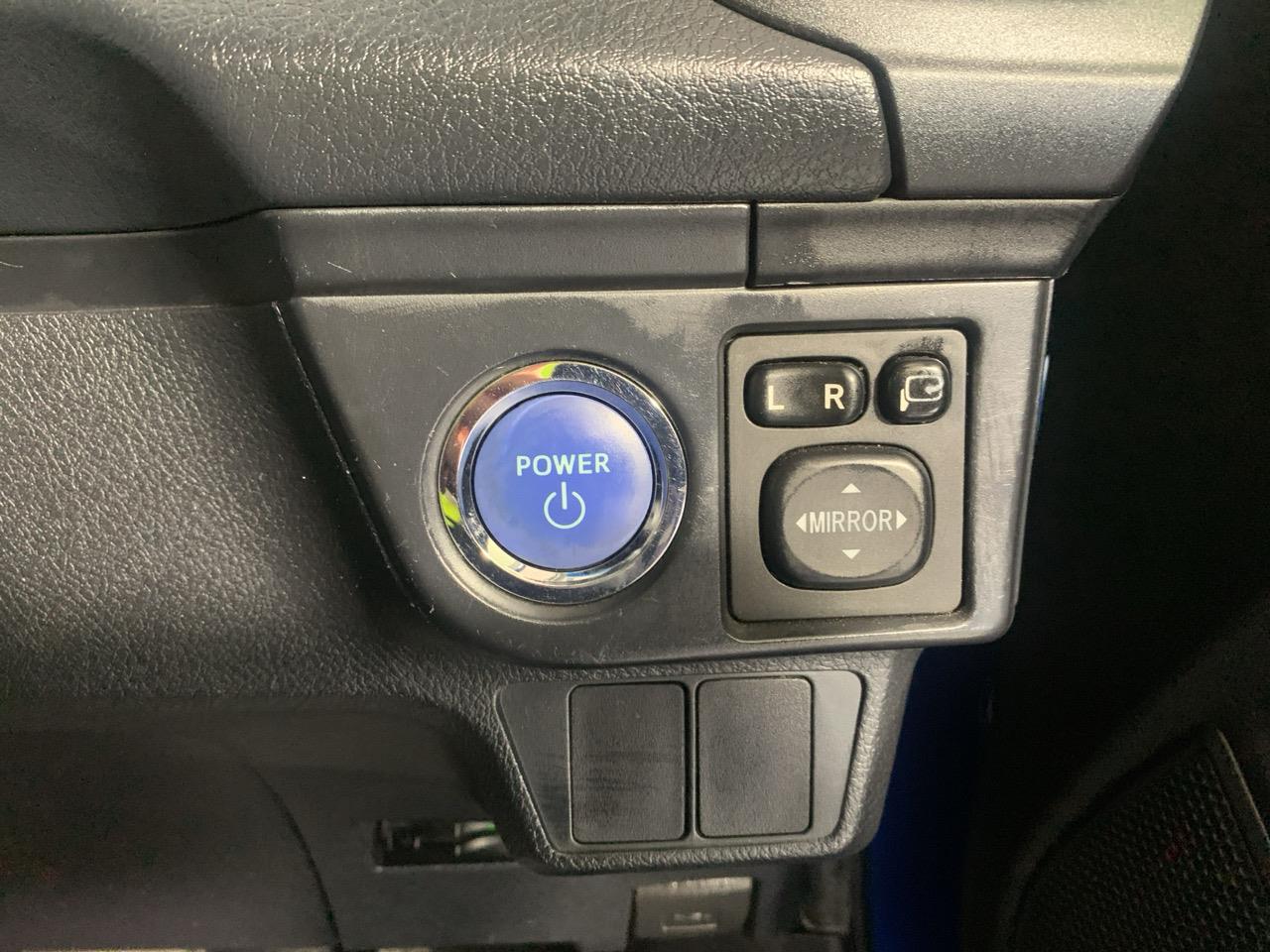 2014 Toyota Corolla Fielder Hybrid Station Wagon PUSH BUTTON START + AUTO LIGHTS + REVERSING CAMERA