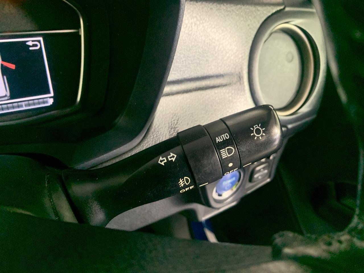 2014 Toyota Corolla Fielder Hybrid Station Wagon PUSH BUTTON START + AUTO LIGHTS + REVERSING CAMERA