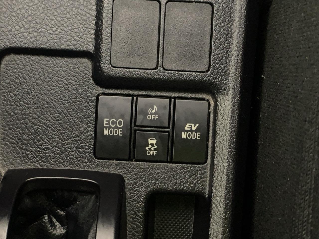 2014 Toyota Corolla Fielder Hybrid Station Wagon PUSH BUTTON START + AUTO LIGHTS + REVERSING CAMERA