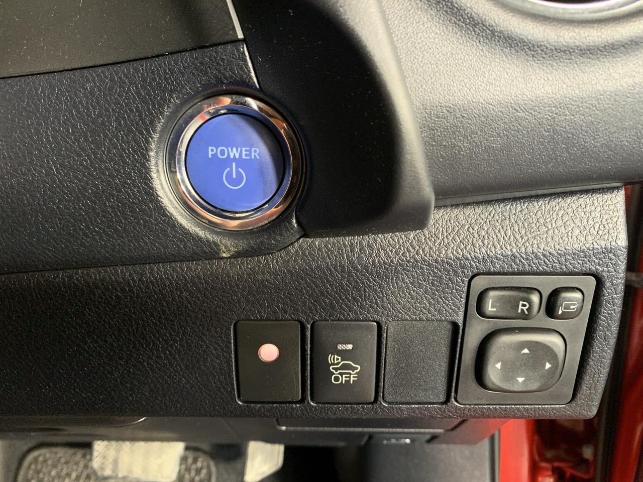 2016 Toyota Auris Corolla Hybrid G Hatchback REVERSING CAMERA + PUSH BUTTON START + AUTO LIGHTS