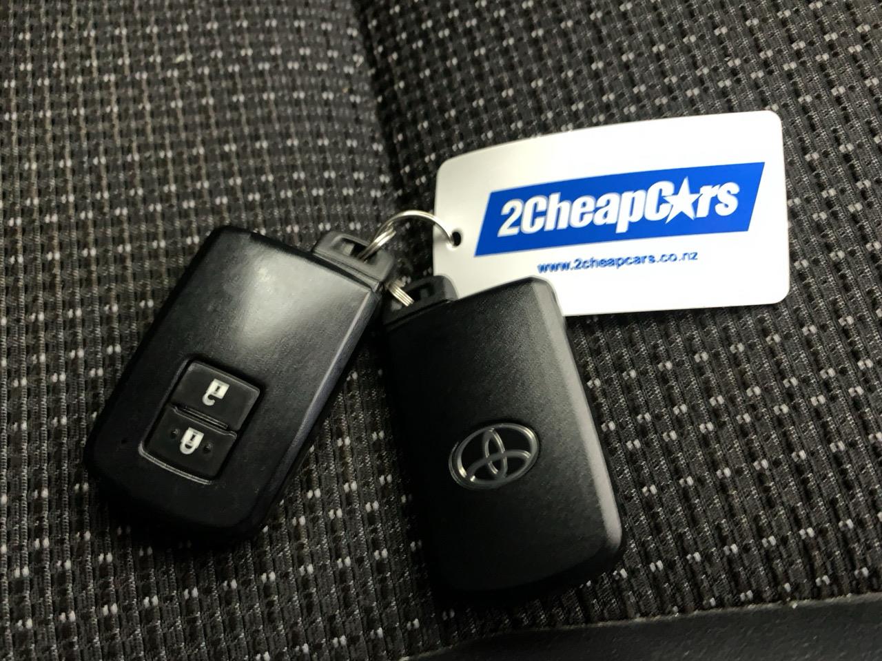 2016 Toyota Auris Corolla Hybrid G Hatchback REVERSING CAMERA + PUSH BUTTON START + AUTO LIGHTS