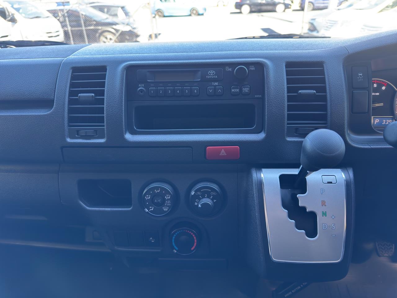 2018 Toyota HIACE Regius Diesel Van SMARY KEYS + LARGE SPACE