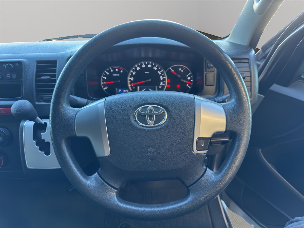 2018 Toyota HIACE Regius Diesel Van SMARY KEYS + LARGE SPACE