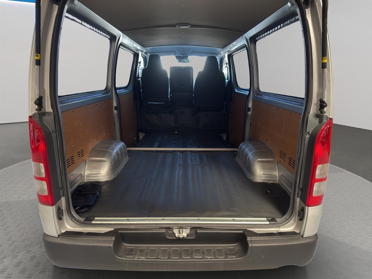 2018 Toyota HIACE Regius Diesel Van SMARY KEYS + LARGE SPACE