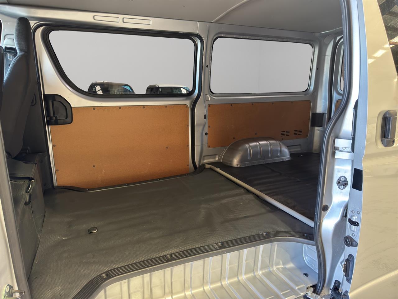 2018 Toyota HIACE Regius Diesel Van SMARY KEYS + LARGE SPACE