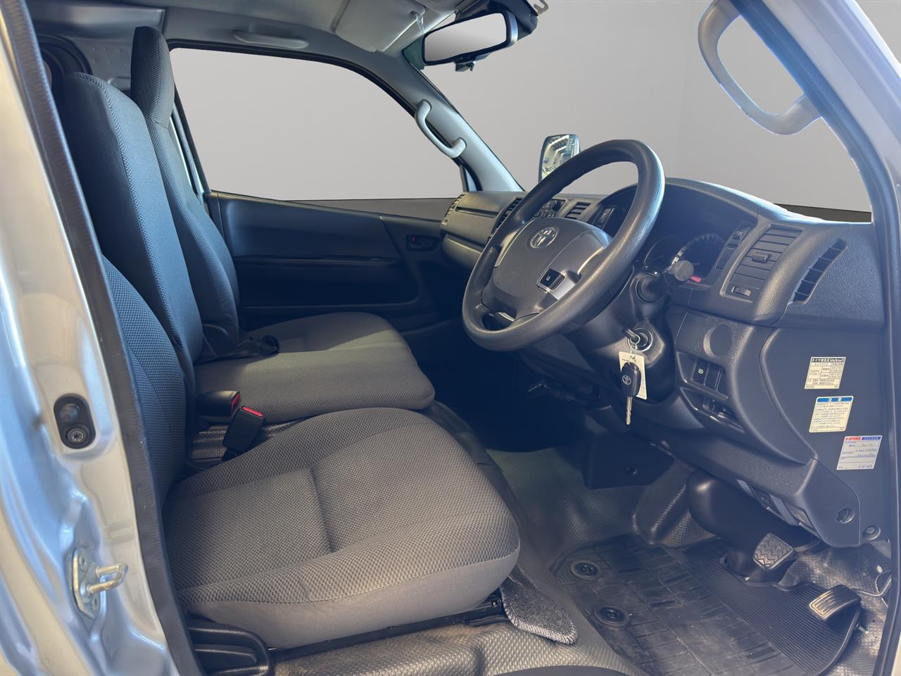 2018 Toyota HIACE Regius Diesel Van SMARY KEYS + LARGE SPACE