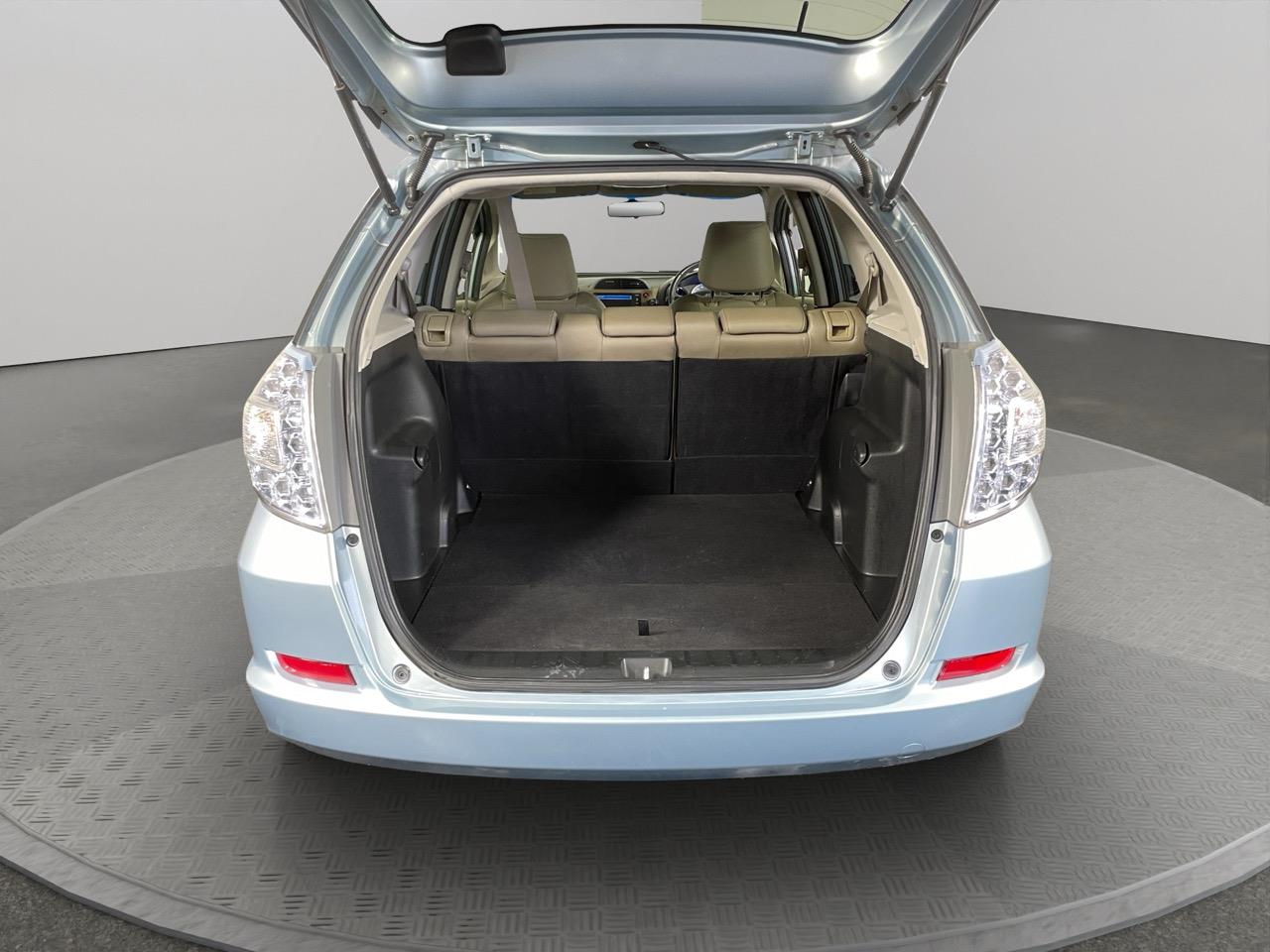 2012 Honda Fit SHUTTLE HYBRID Station Wagon REVERSING CAMERA + AUTO LIGHTS + GREAT SPACE