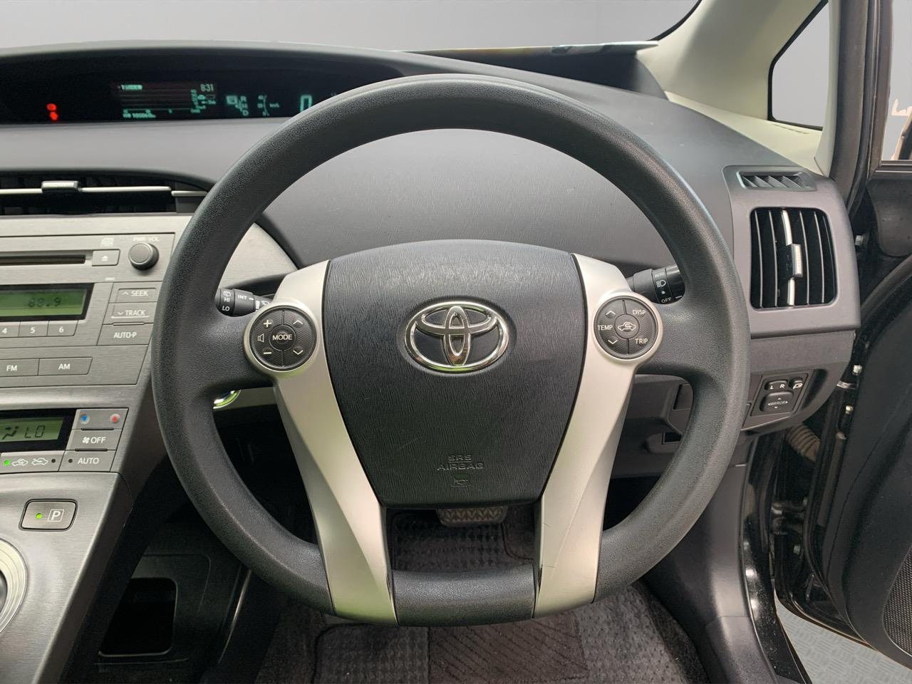 2015 Toyota Prius S Hatchback PUSH BUTTON START + AUTO LIGHTS