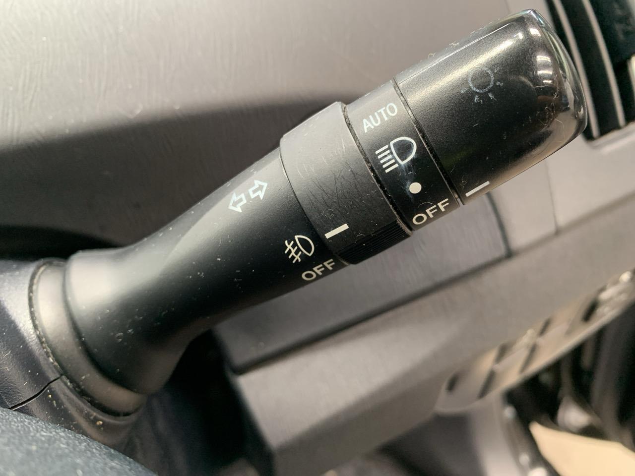 2015 Toyota Prius S Hatchback PUSH BUTTON START + AUTO LIGHTS