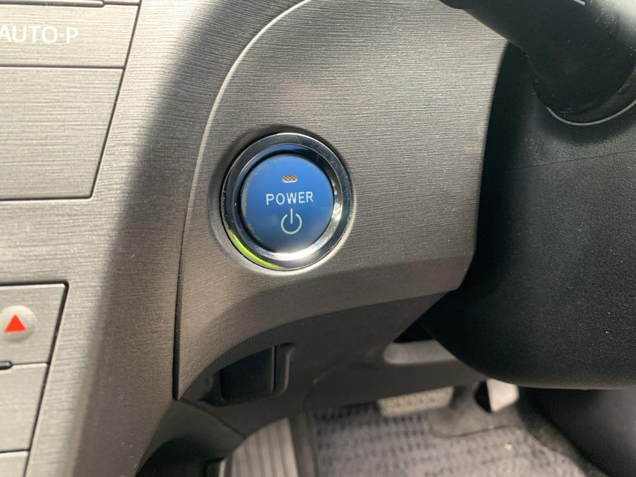 2015 Toyota Prius S Hatchback PUSH BUTTON START + AUTO LIGHTS