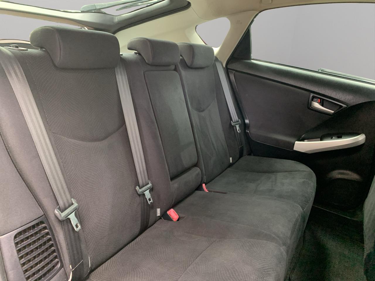 2015 Toyota Prius S Hatchback PUSH BUTTON START + AUTO LIGHTS