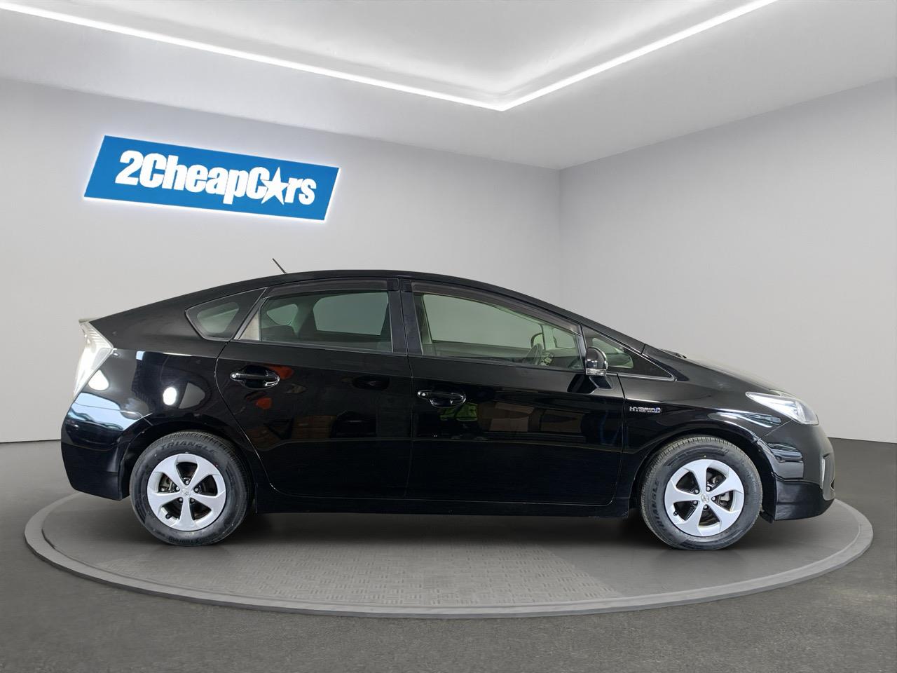 2015 Toyota Prius S Hatchback PUSH BUTTON START + AUTO LIGHTS