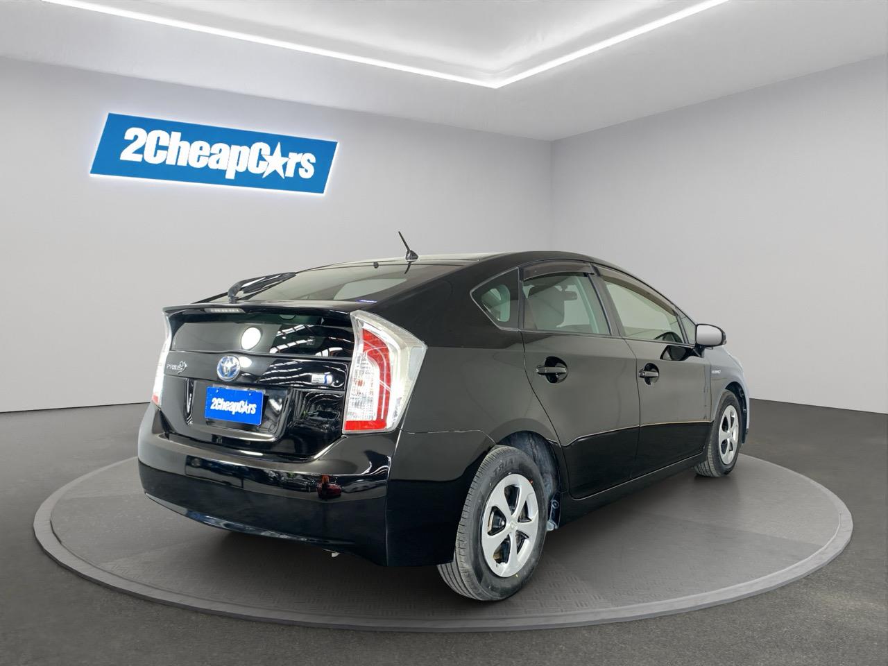 2015 Toyota Prius S Hatchback PUSH BUTTON START + AUTO LIGHTS