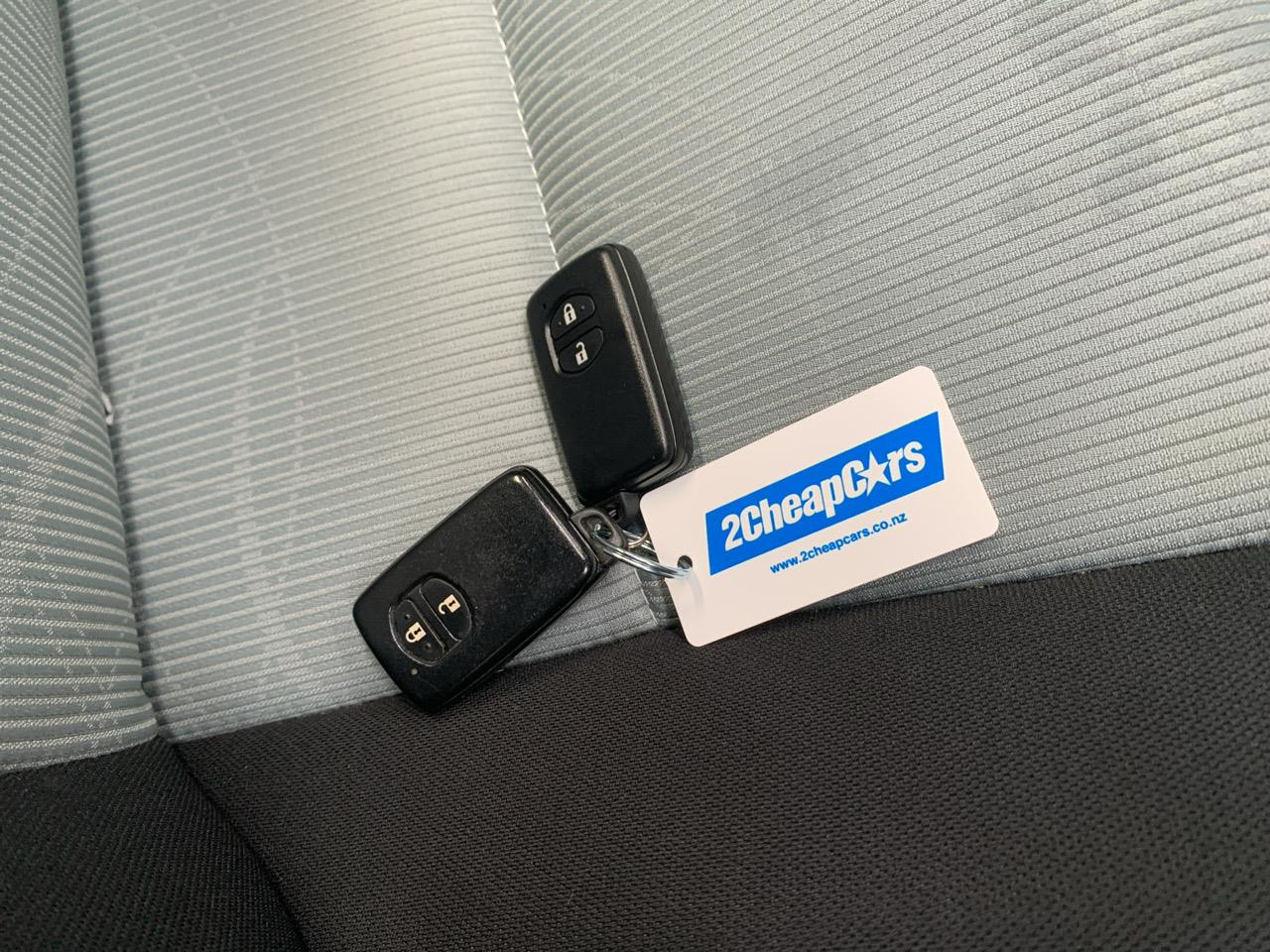 2013 Toyota Aqua S Hatchback PUSH BUTTON START + AUTO LIGHTS + REVERSING CAMERA