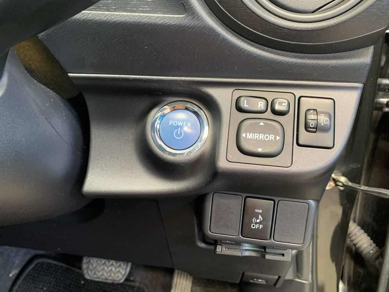 2013 Toyota Aqua S Hatchback PUSH BUTTON START + AUTO LIGHTS + REVERSING CAMERA