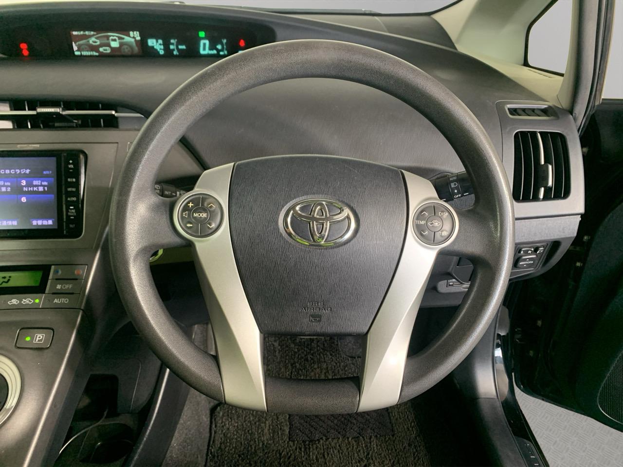2013 Toyota Prius S Hatchback PUSH BUTTON START + AUTO LIGHTS + REVERSING CAMERA